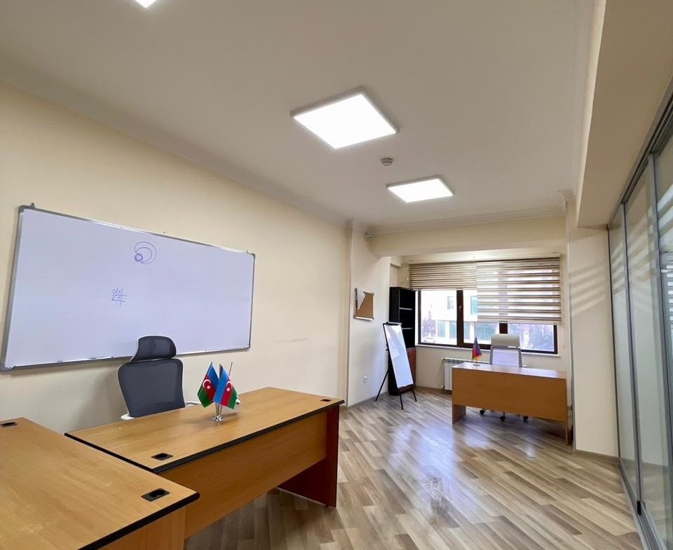 Elmlerde 12 otaqli ofis icare