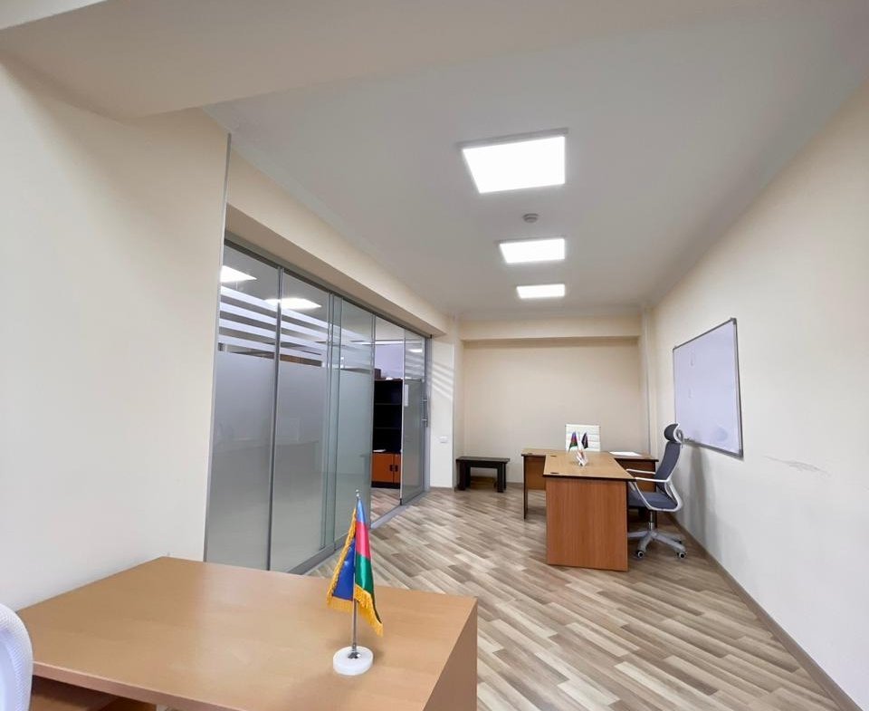 Elmlerde 12 otaqli ofis icare