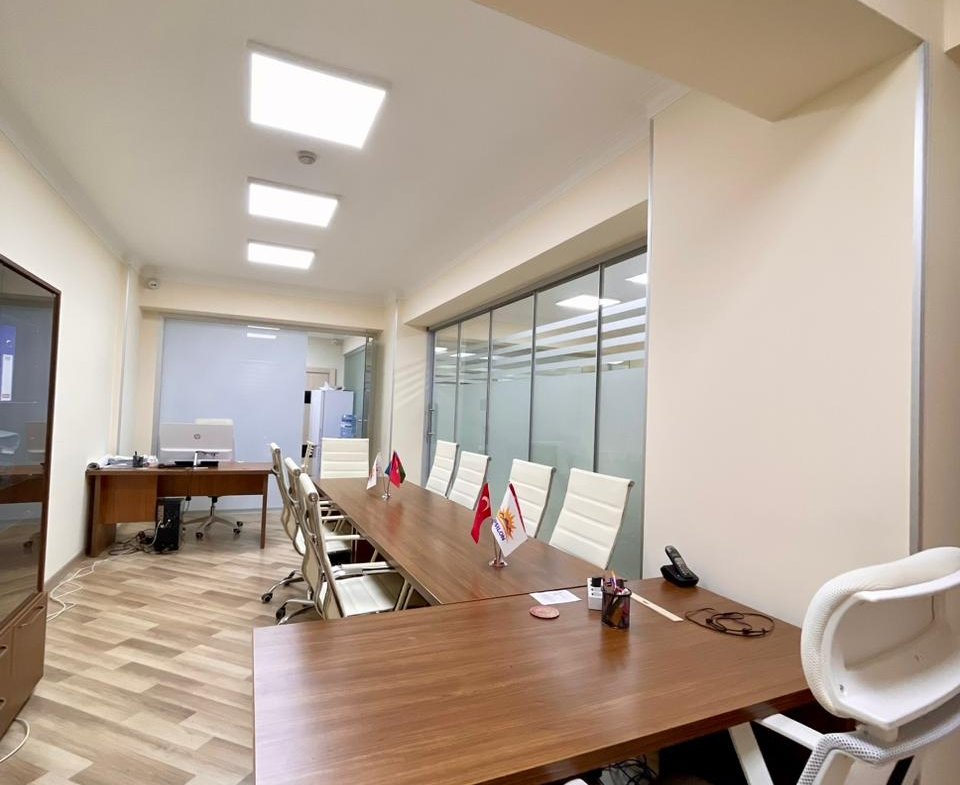 Elmlerde 12 otaqli ofis icare