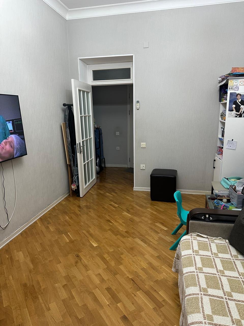 Elmlər, Ağ Çiçəyimin üstü 2 otaq stalinka