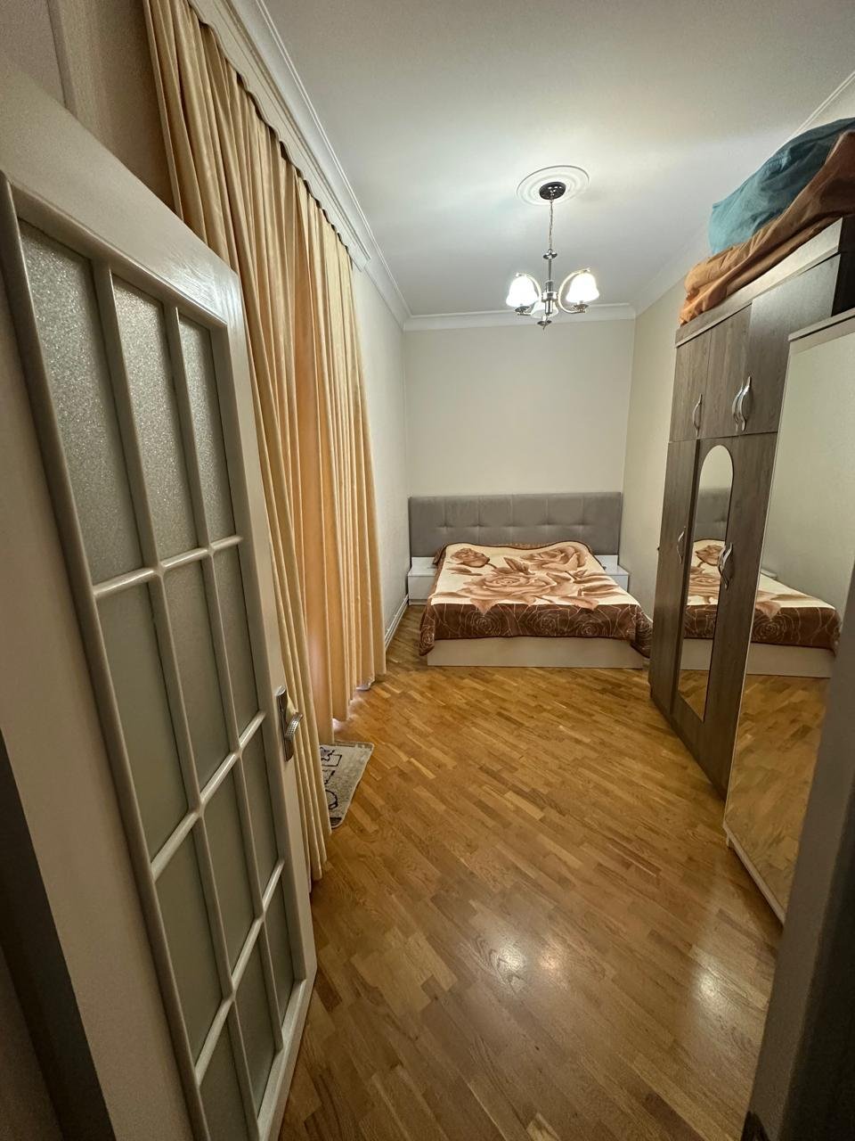 Elmlər, Ağ Çiçəyimin üstü 2 otaq stalinka