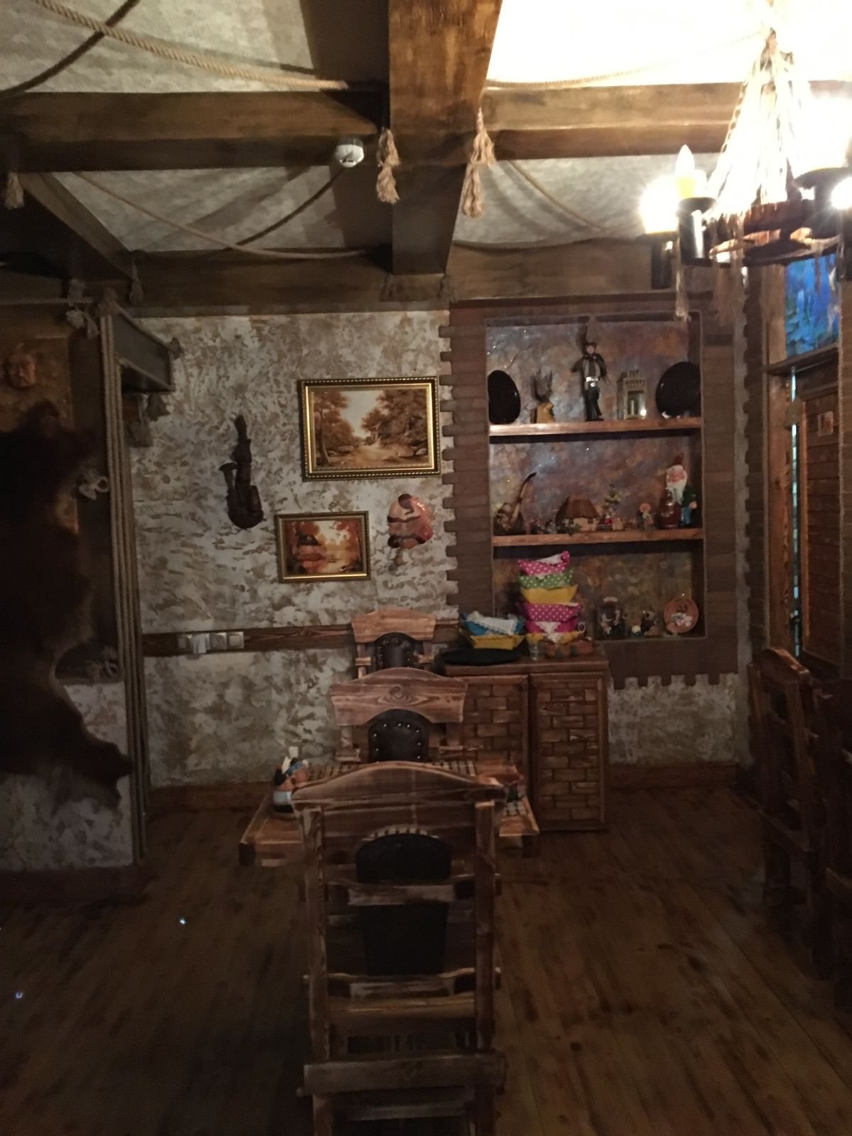 Elmlərdə pub-restoran satılır