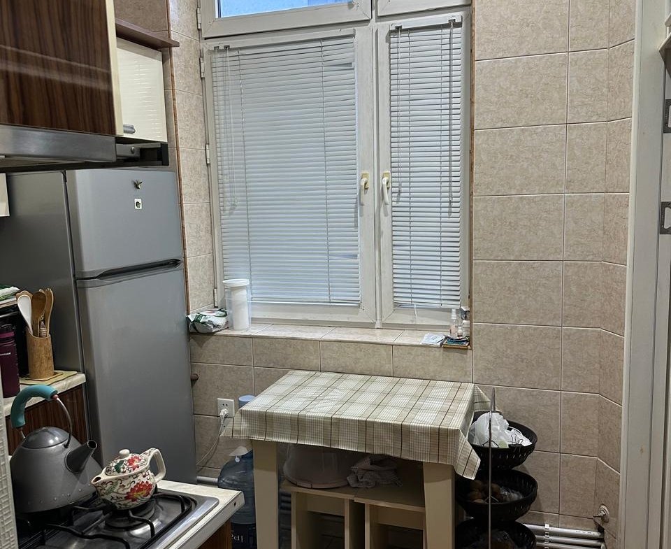 Elmlər, Ağ Çiçəyimin üstü 2 otaq stalinka