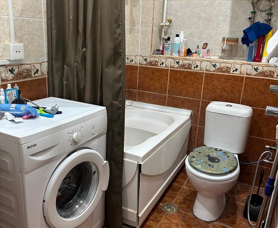 Elmlər, Ağ Çiçəyimin üstü 2 otaq stalinka