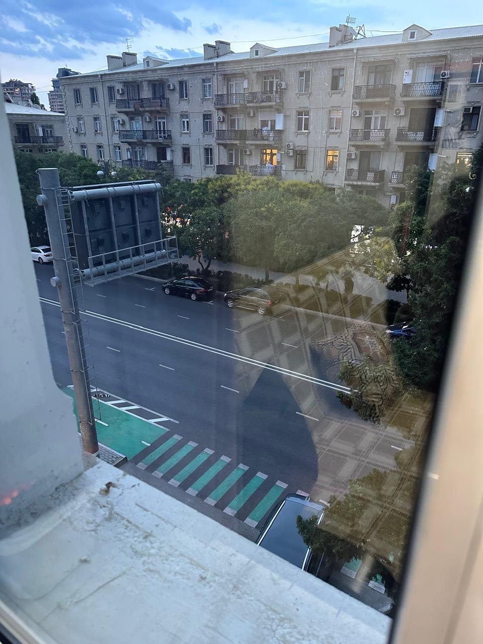 Elmlər, Ağ Çiçəyimin üstü 2 otaq stalinka
