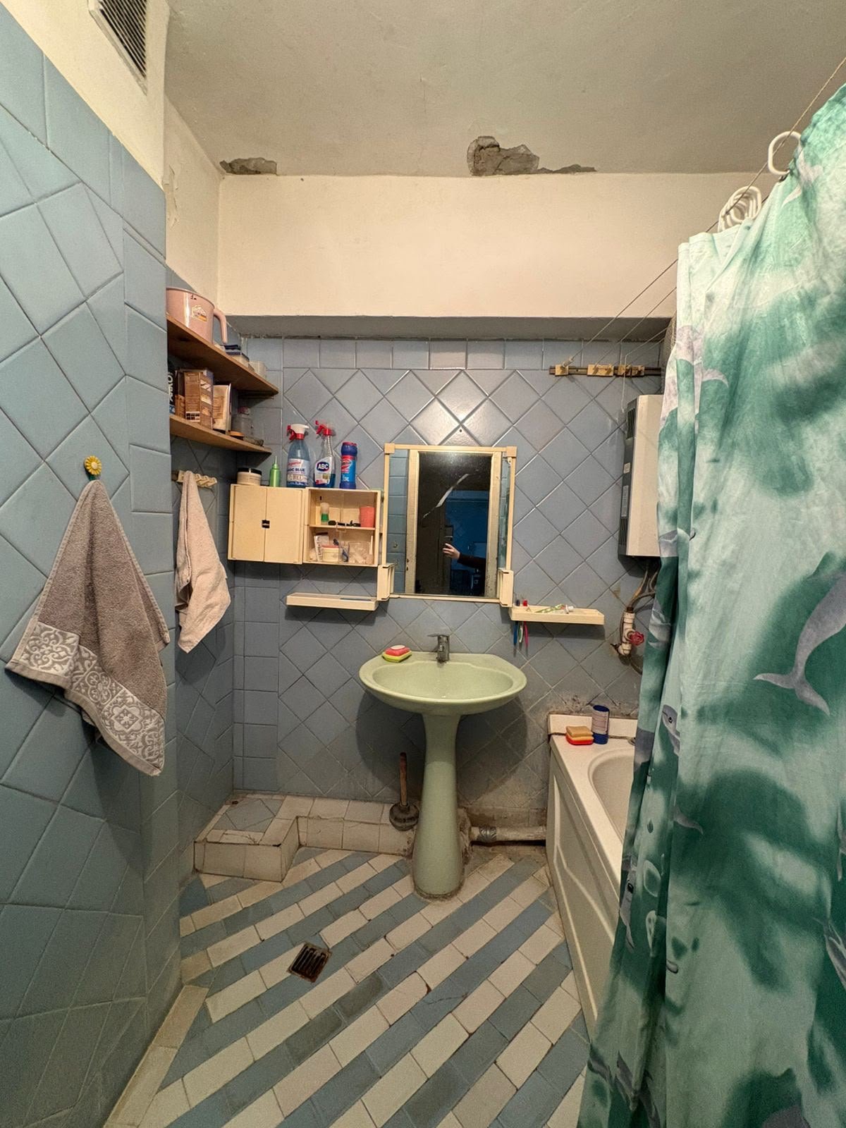 Elmlərdə 4 otaqlı ipotekaya yararlı kohne tikili satilir