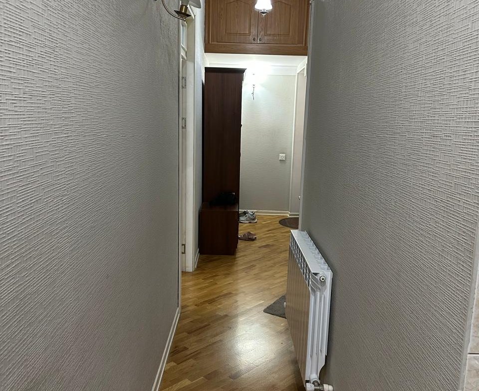 Elmlər, Ağ Çiçəyimin üstü 2 otaq stalinka